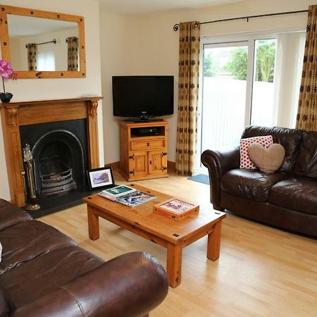 Villa Sunny Seaside Getaway à Portstewart Extérieur photo