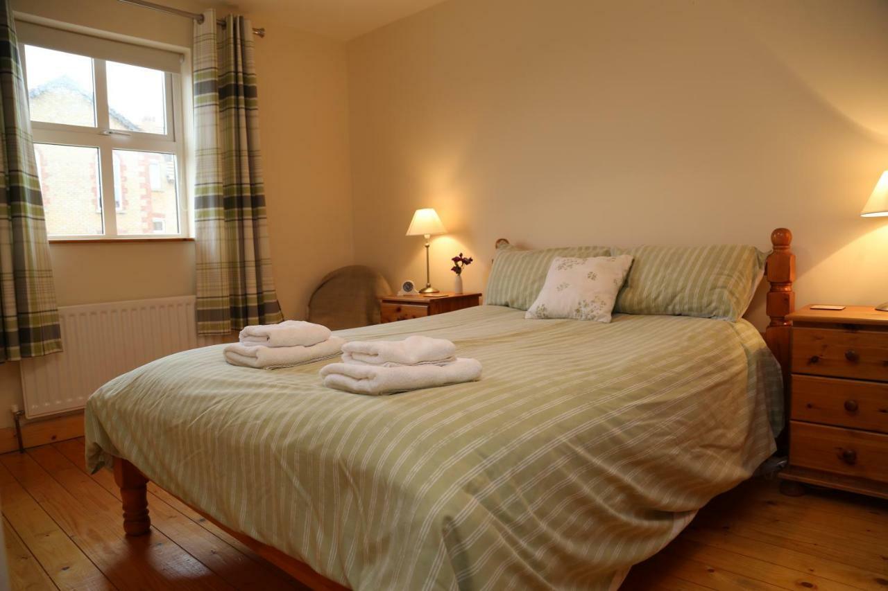 Villa Sunny Seaside Getaway à Portstewart Extérieur photo